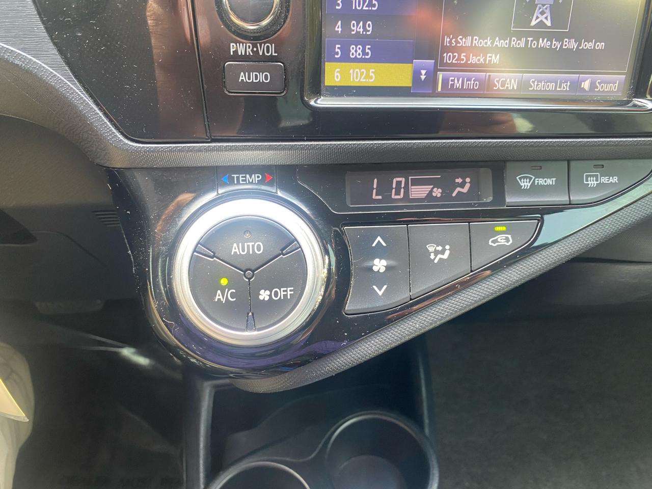 Toyota Prius c 5dr HB Three (Natl) 2015
