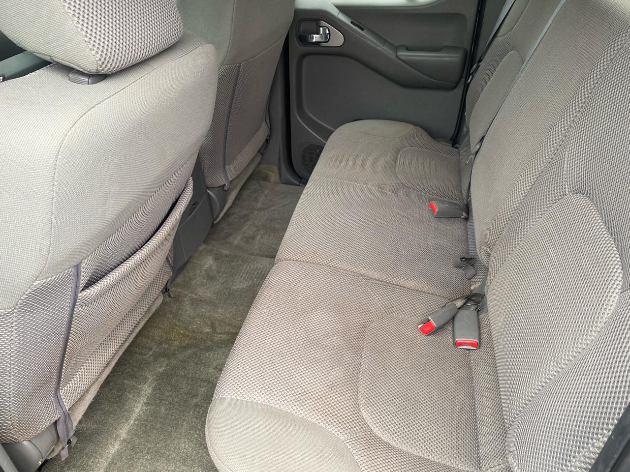 Nissan Frontier 2WD Crew Cab SWB Auto SV 2015