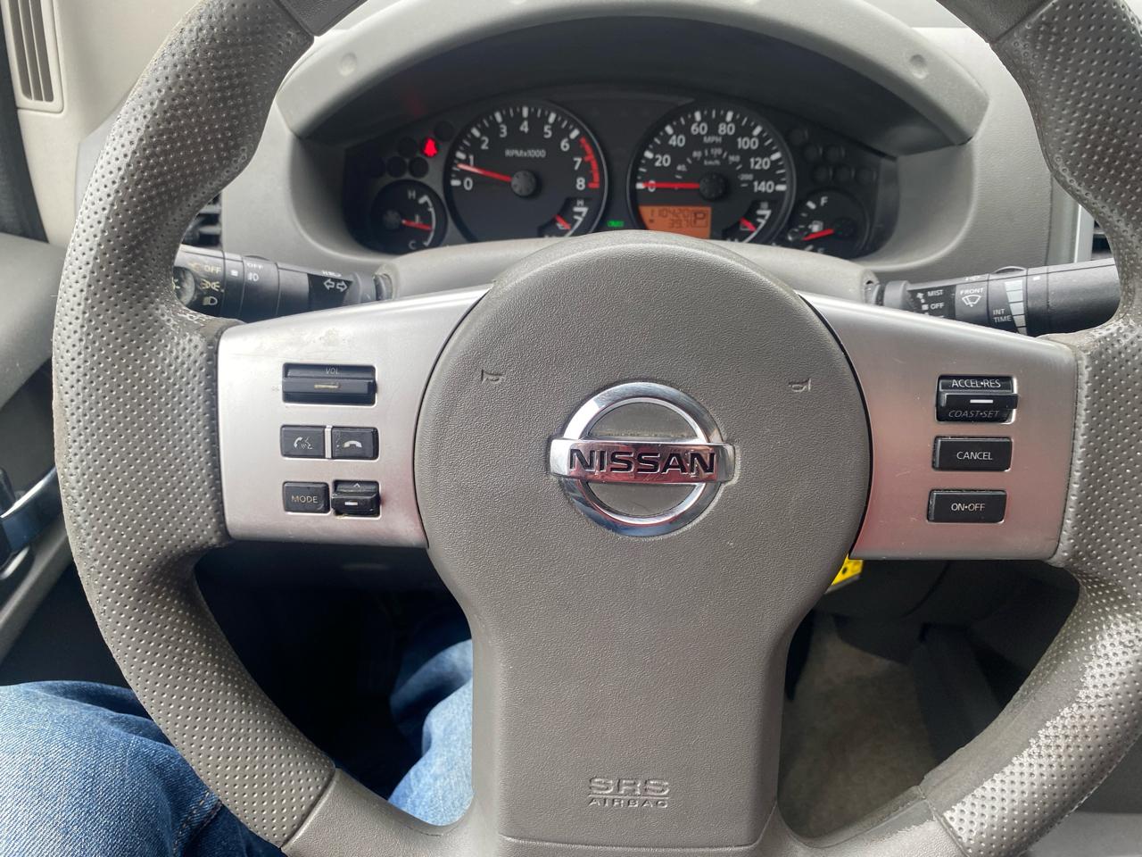 Nissan Frontier 2WD Crew Cab SWB Auto SV 2015