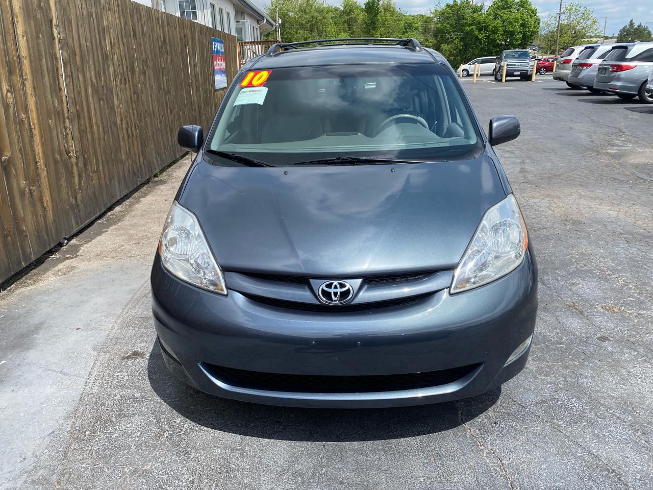 Toyota Sienna 5dr 7-Pass Van XLE FWD (Natl) 2010