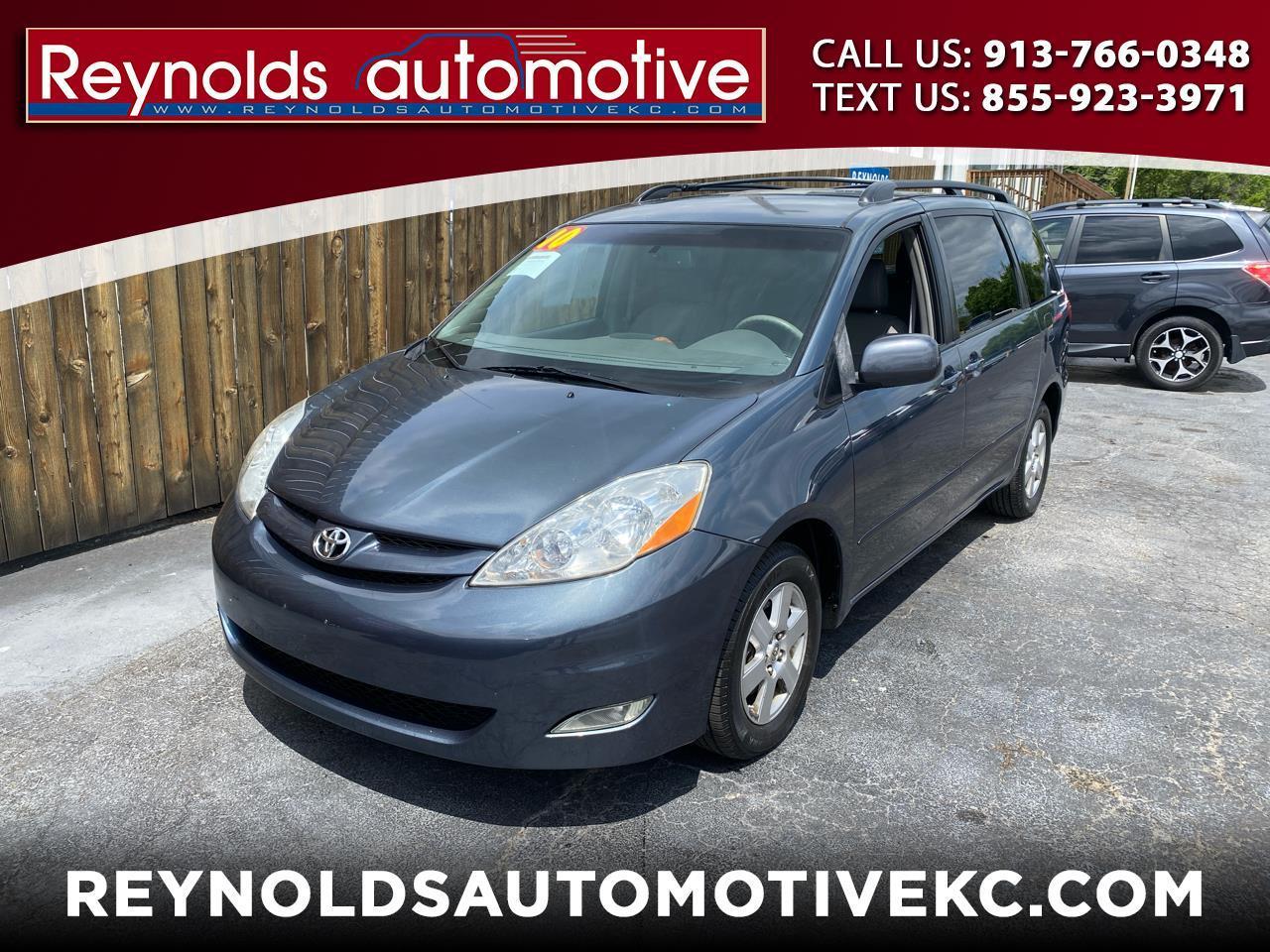 Toyota Sienna 5dr 7-Pass Van XLE FWD (Natl) 2010