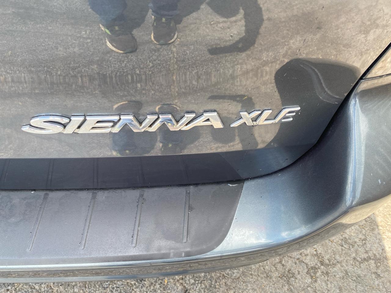 Toyota Sienna 5dr 7-Pass Van XLE FWD (Natl) 2010