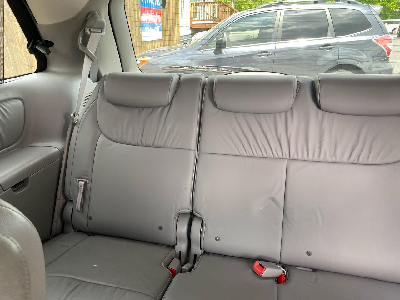 Toyota Sienna 5dr 7-Pass Van XLE FWD (Natl) 2010