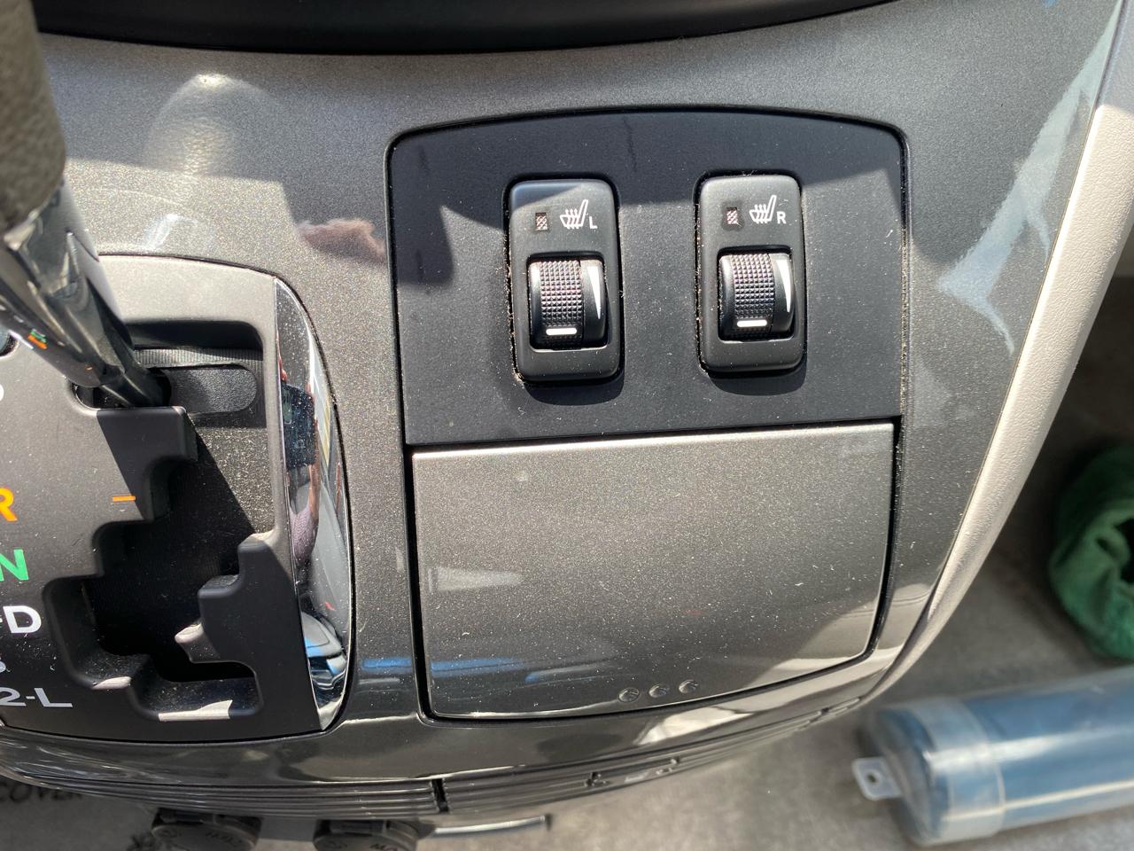 Toyota Sienna 5dr 7-Pass Van XLE FWD (Natl) 2010