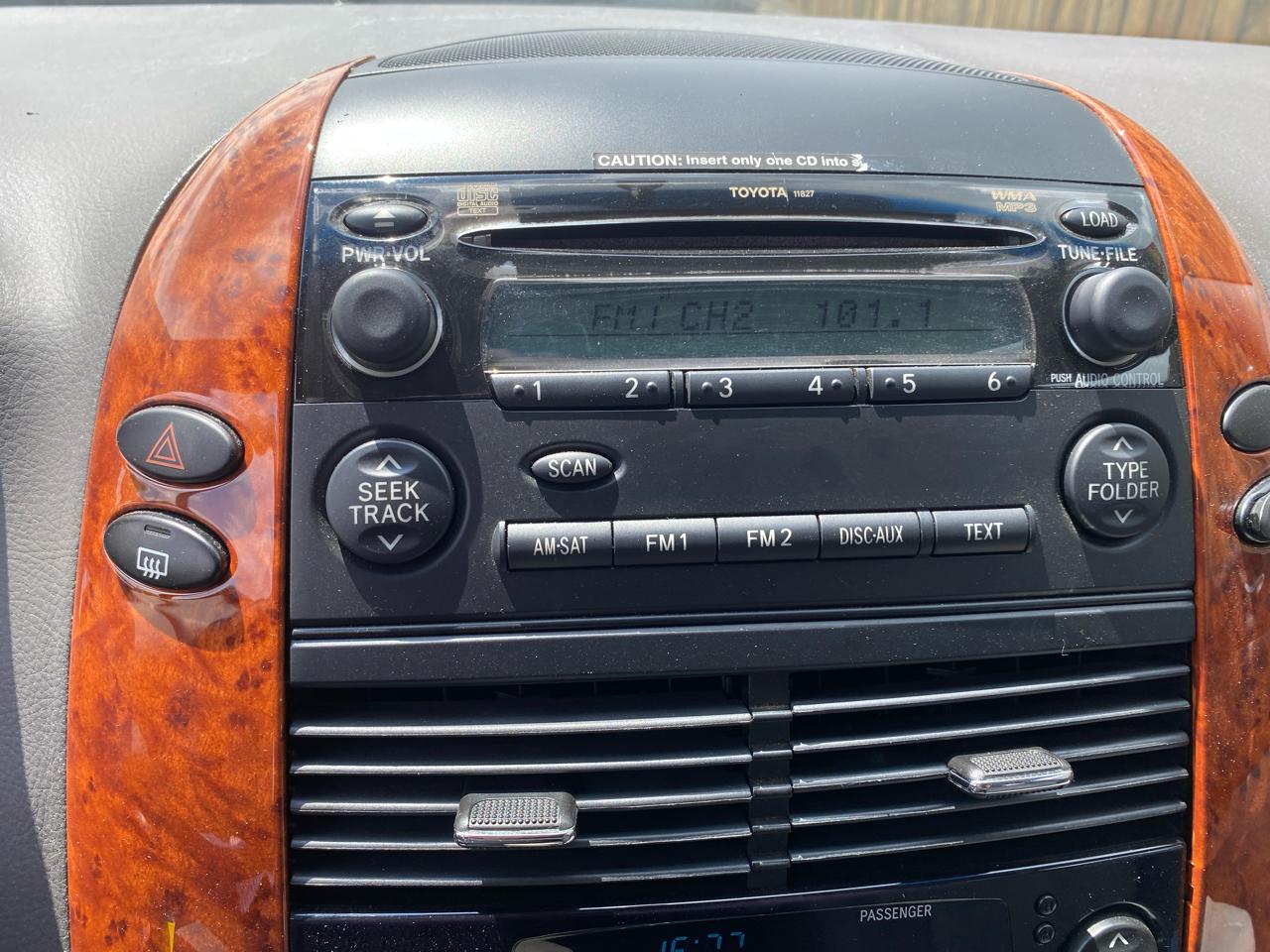 Toyota Sienna 5dr 7-Pass Van XLE FWD (Natl) 2010