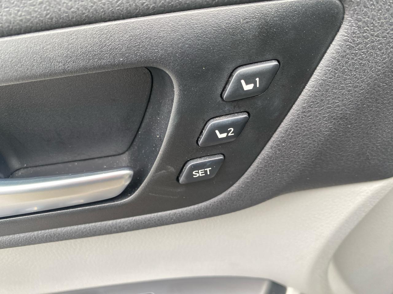 Toyota Highlander Hybrid Limited V6 AWD (Natl) 2019