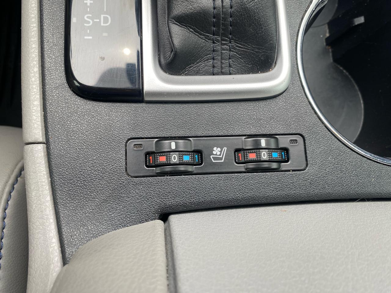 Toyota Highlander Hybrid Limited V6 AWD (Natl) 2019
