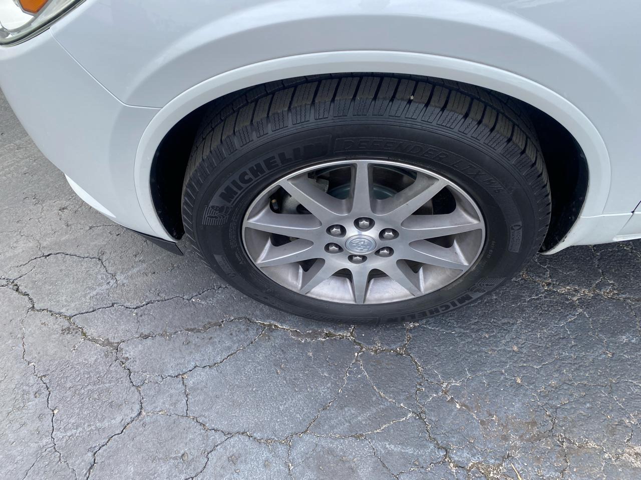Buick Enclave FWD 4dr Leather 2017