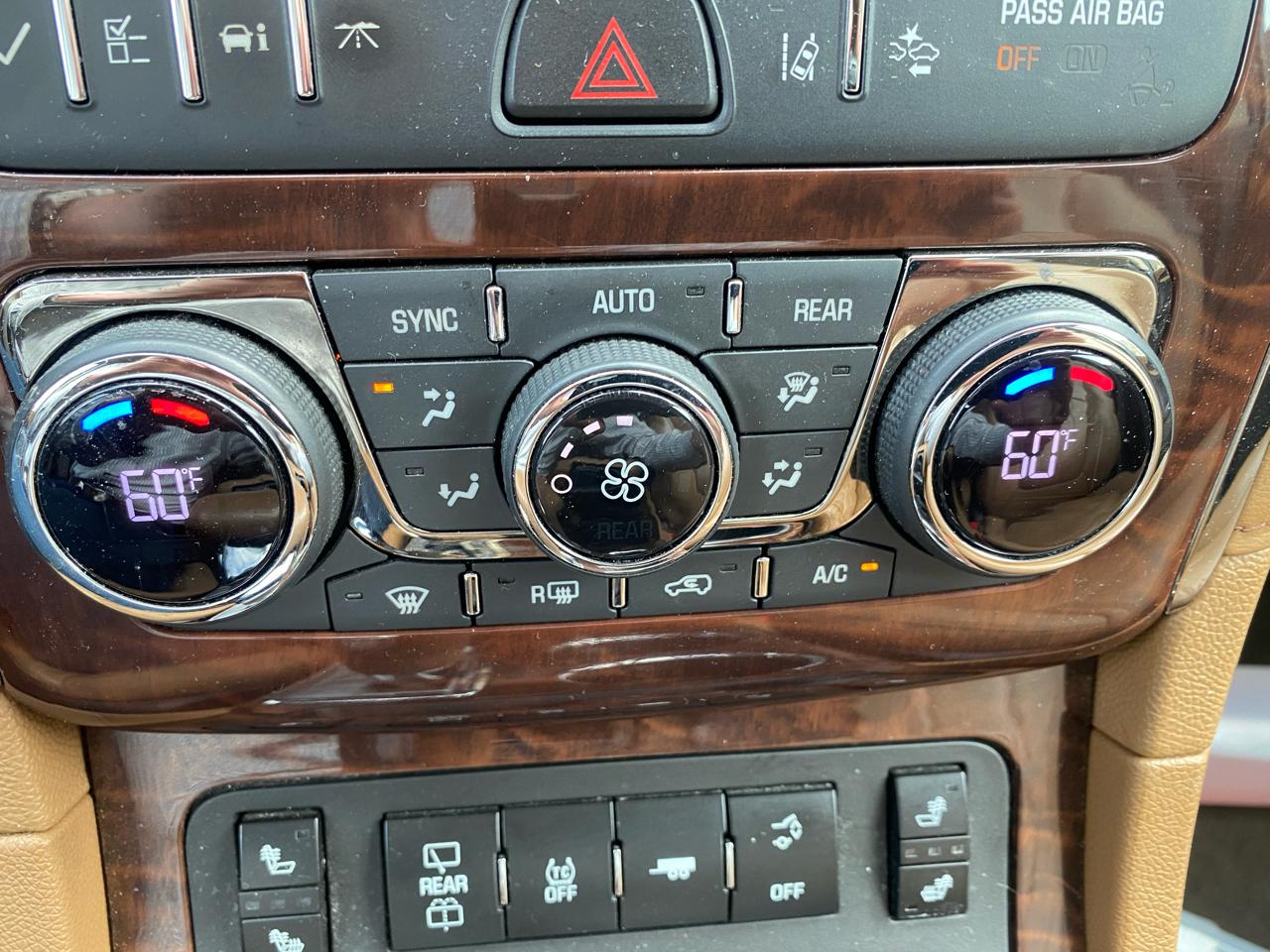 Buick Enclave FWD 4dr Leather 2017