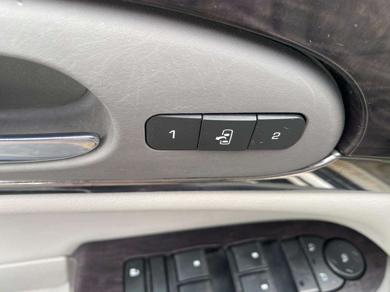 Buick Enclave FWD 4dr Leather 2015