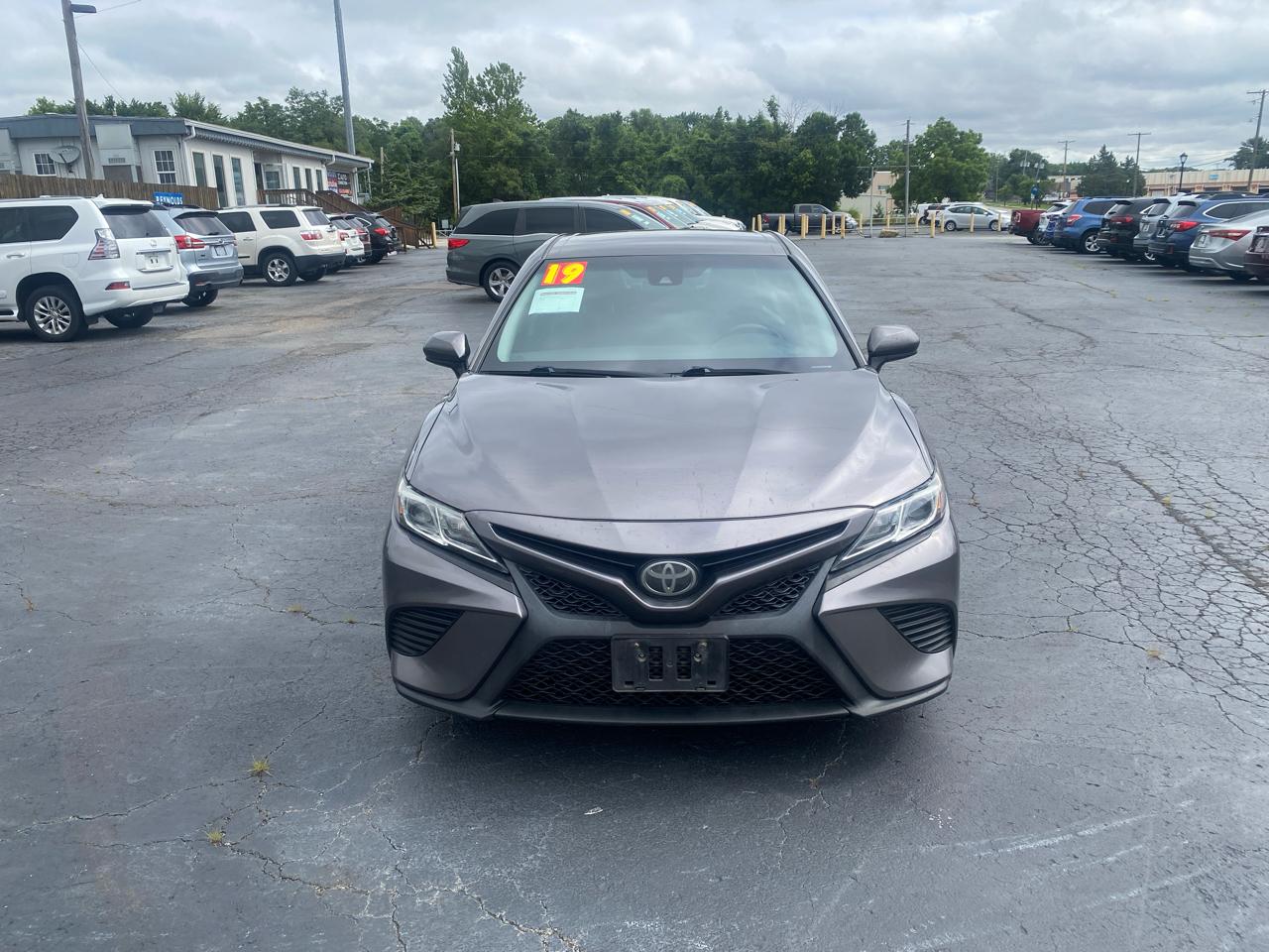 Toyota Camry SE 2019