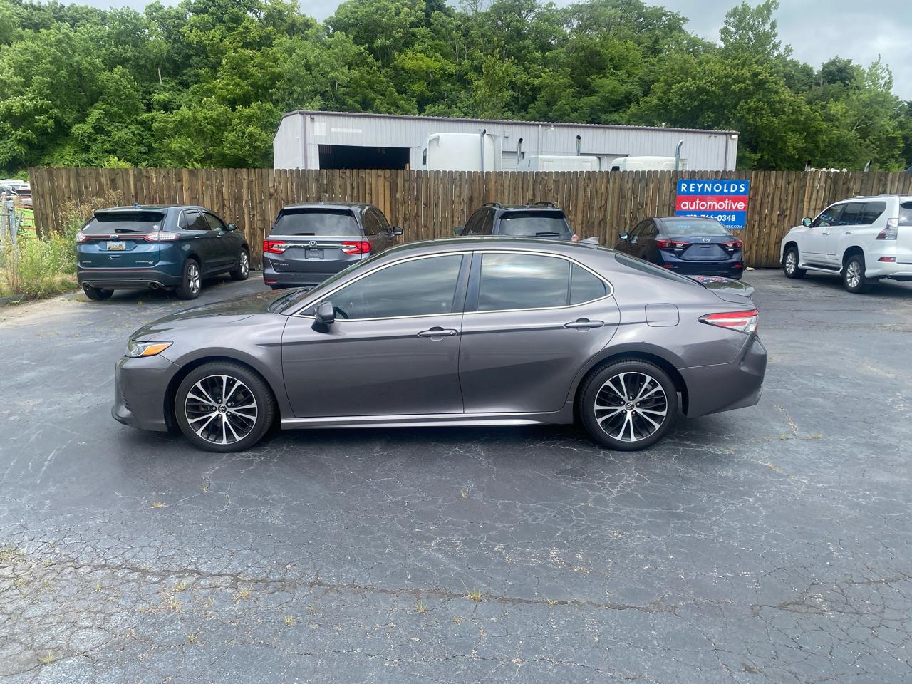 Toyota Camry SE 2019