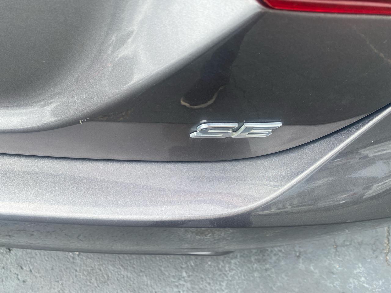 Toyota Camry SE 2019
