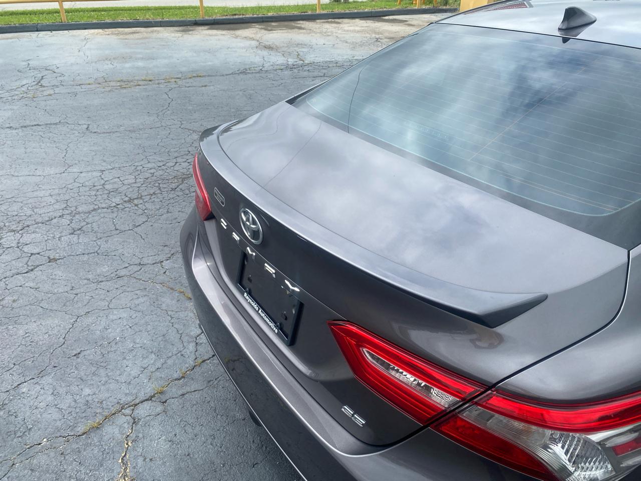 Toyota Camry SE 2019