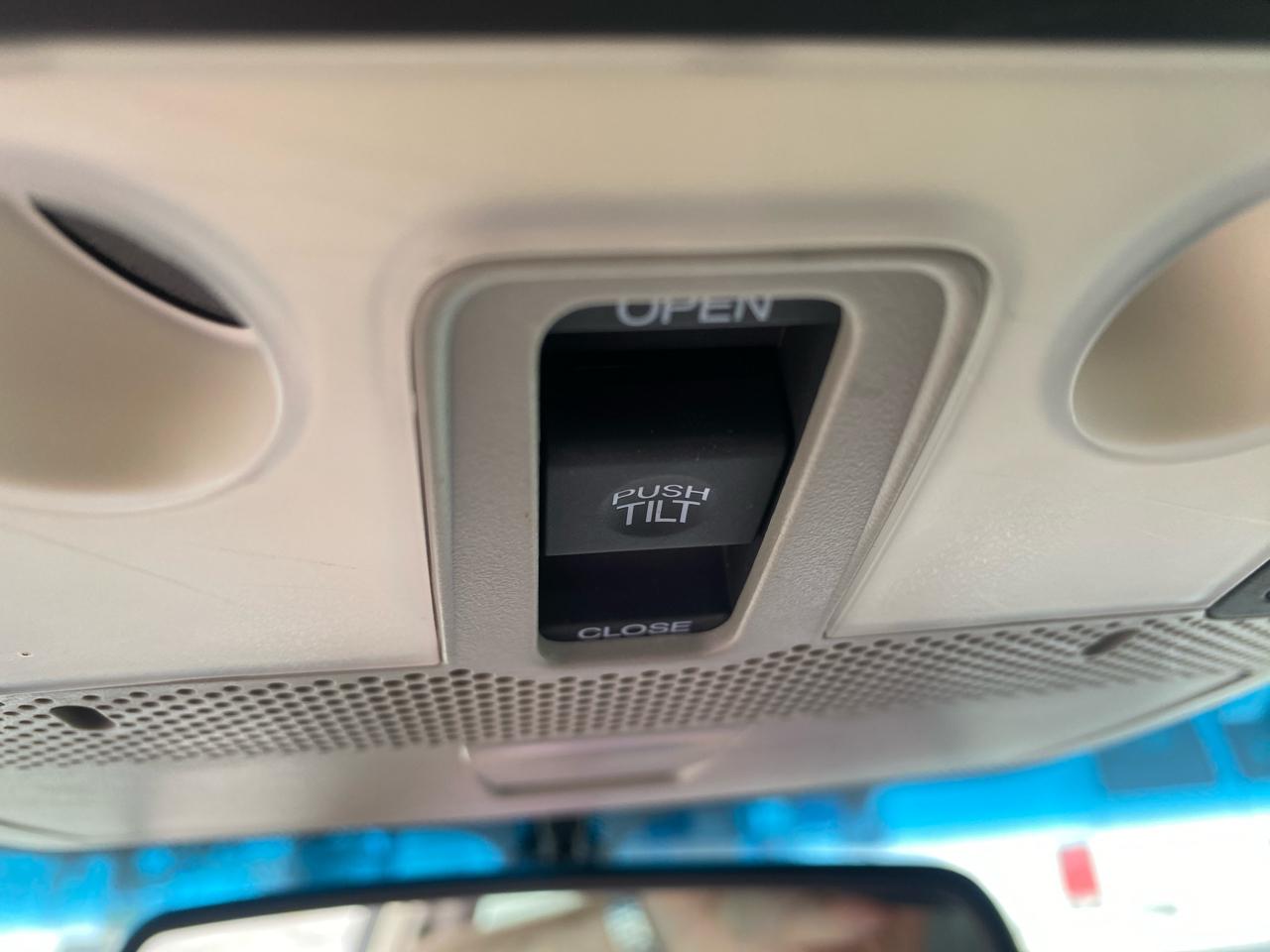 Acura TL 4dr Sdn Auto 2WD Tech 2012