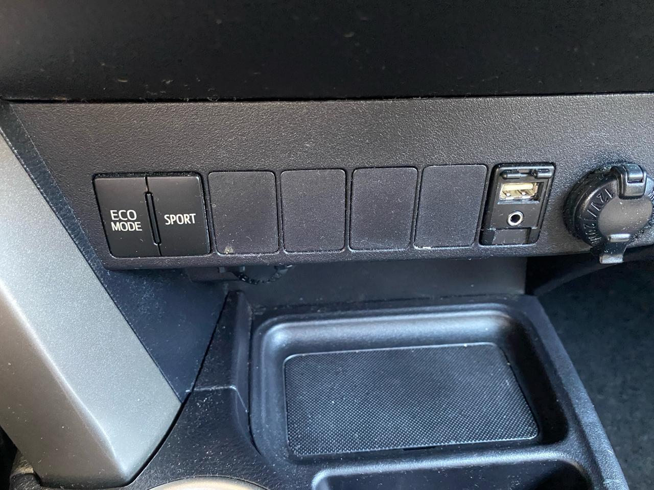 Toyota RAV4 FWD 4dr LE (Natl) 2014