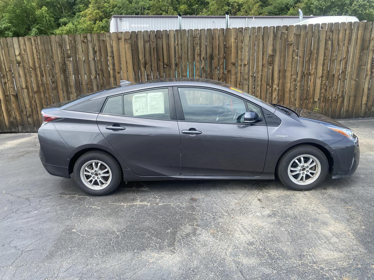 Toyota Prius Two (Natl) 2018