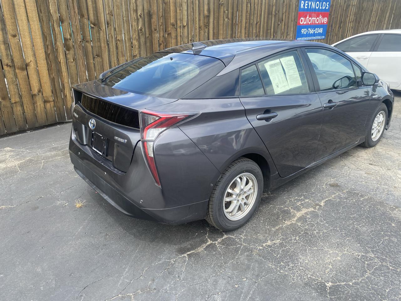 Toyota Prius Two (Natl) 2018