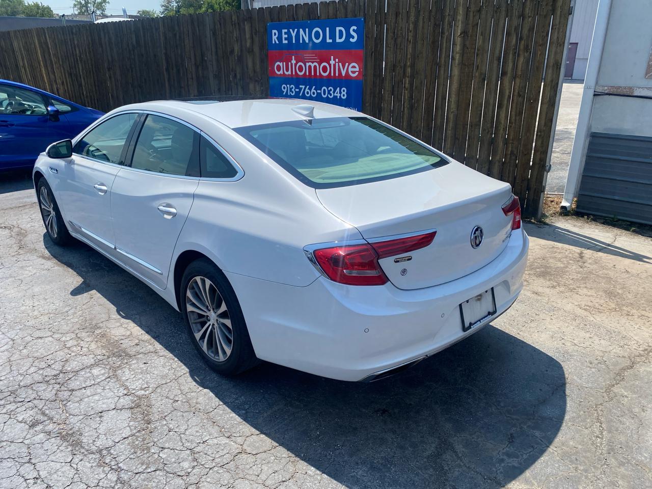 Buick LaCrosse 4dr Sdn Essence AWD 2019