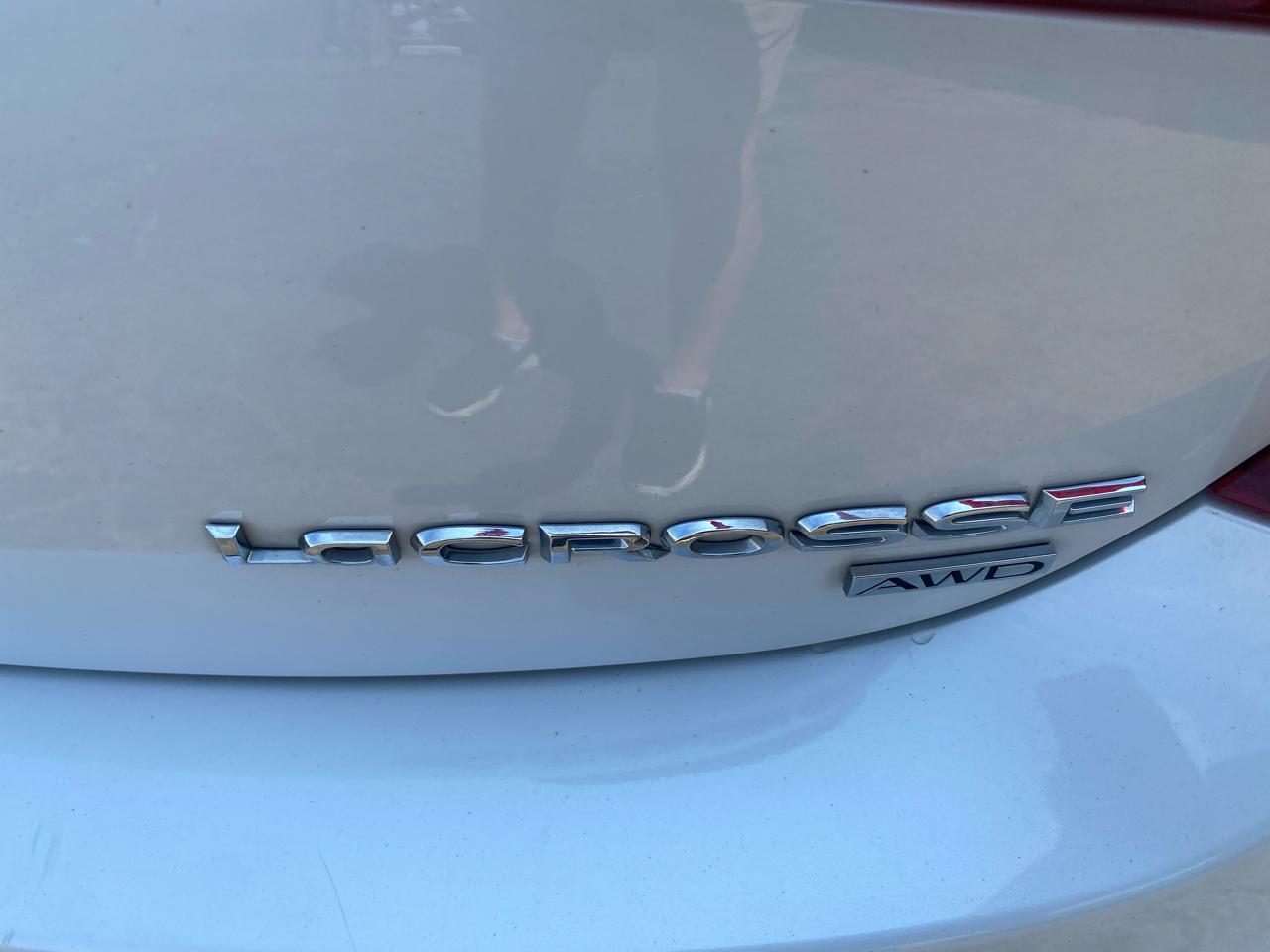 Buick LaCrosse 4dr Sdn Essence AWD 2019