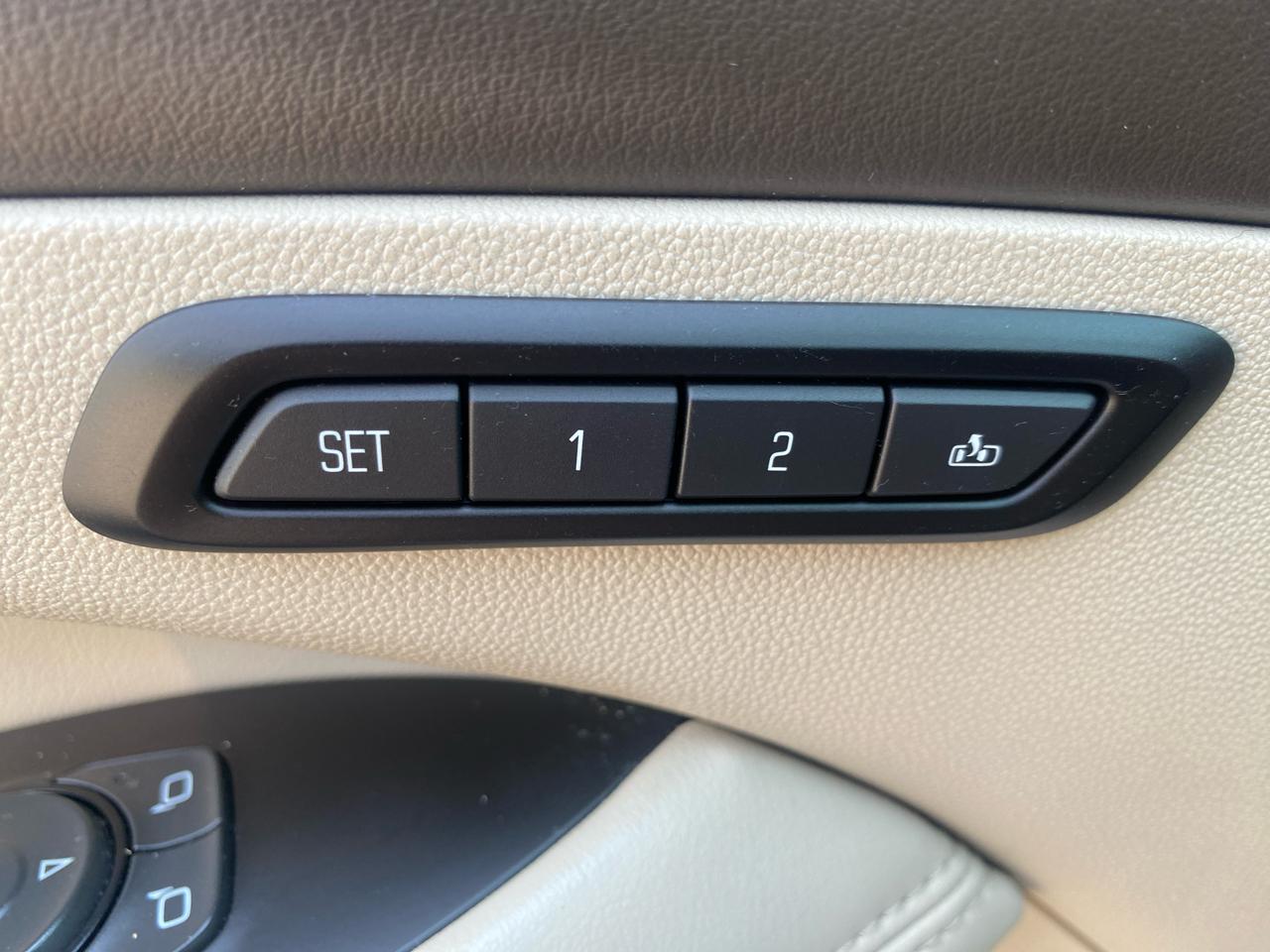 Buick LaCrosse 4dr Sdn Essence AWD 2019