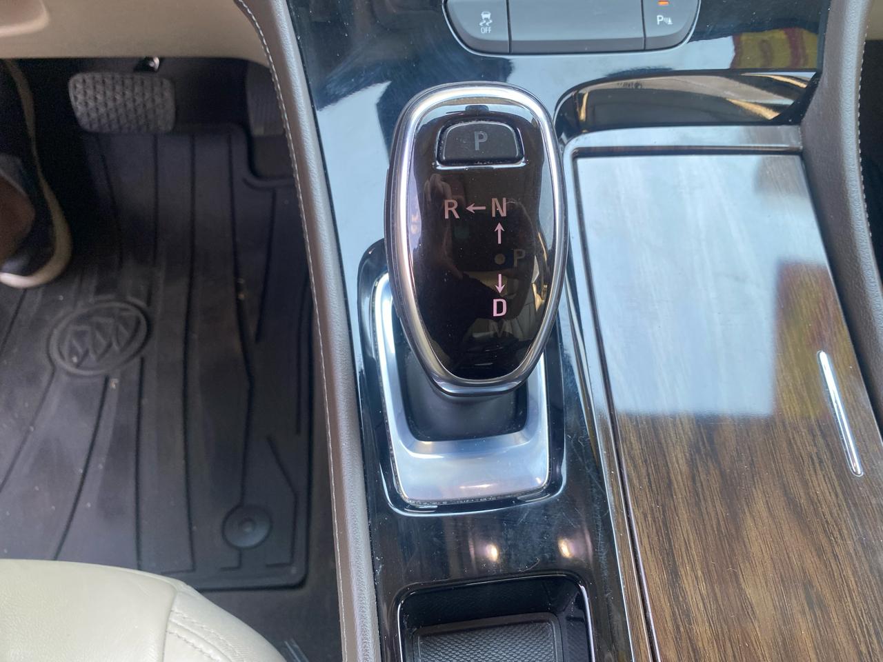 Buick LaCrosse 4dr Sdn Essence AWD 2019