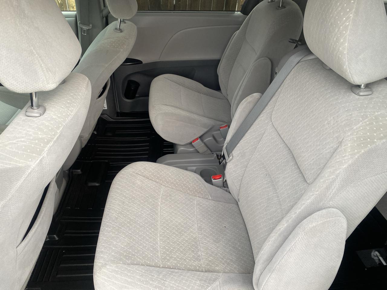 Toyota Sienna LE FWD 8-Passenger (Natl) 2019