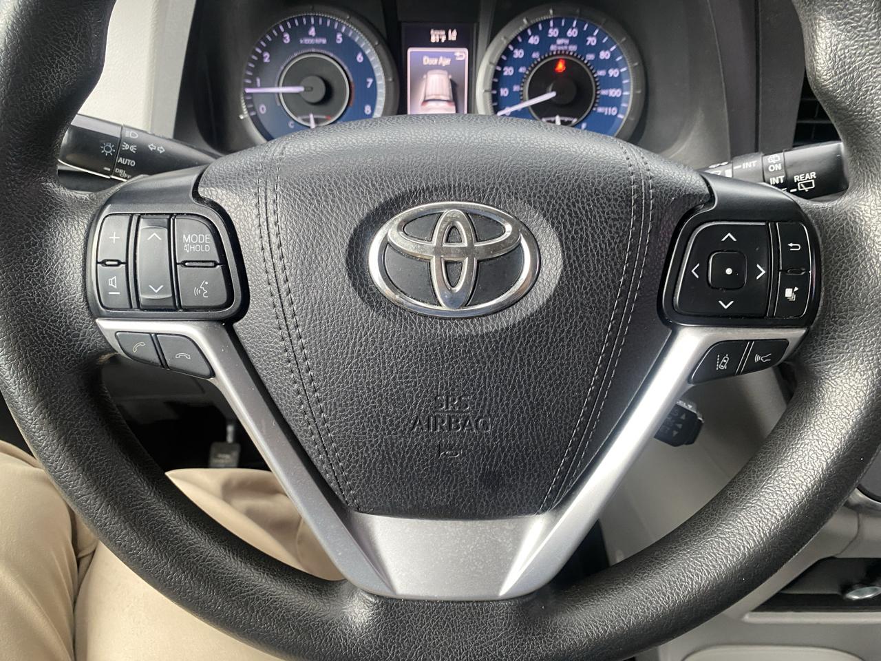 Toyota Sienna LE FWD 8-Passenger (Natl) 2019