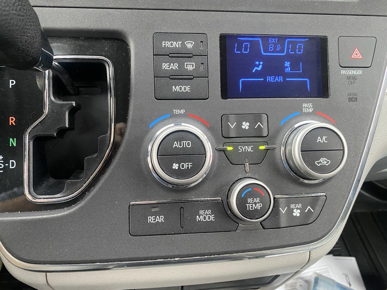 Toyota Sienna LE FWD 8-Passenger (Natl) 2019