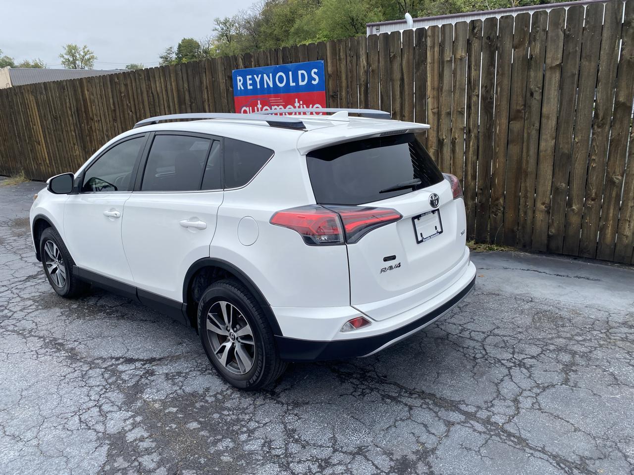 Toyota RAV4 XLE FWD (Natl) 2018