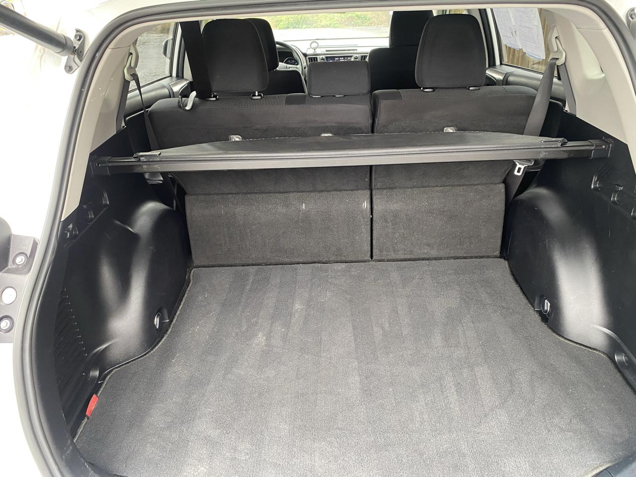 Toyota RAV4 XLE FWD (Natl) 2018