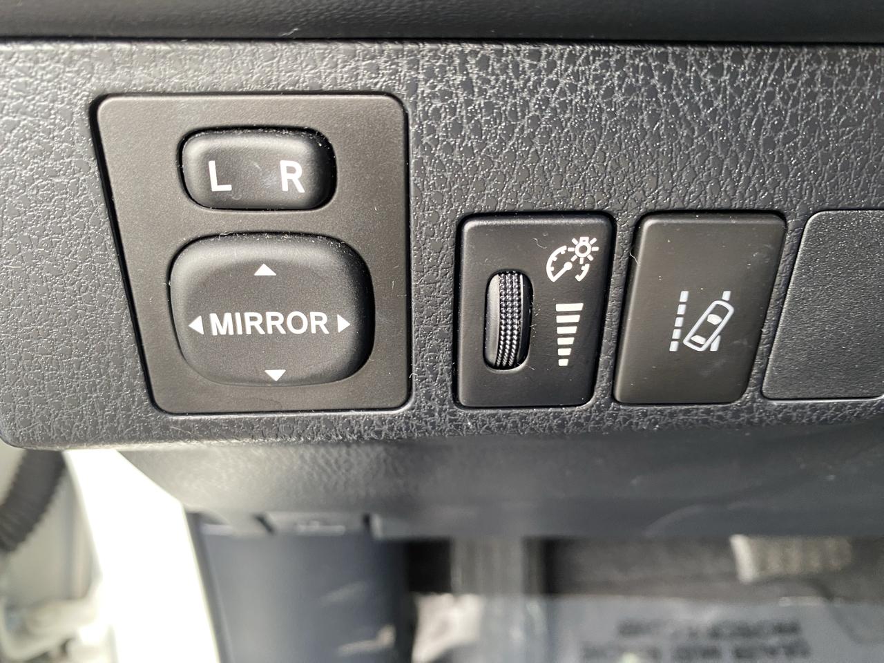 Toyota RAV4 XLE FWD (Natl) 2018