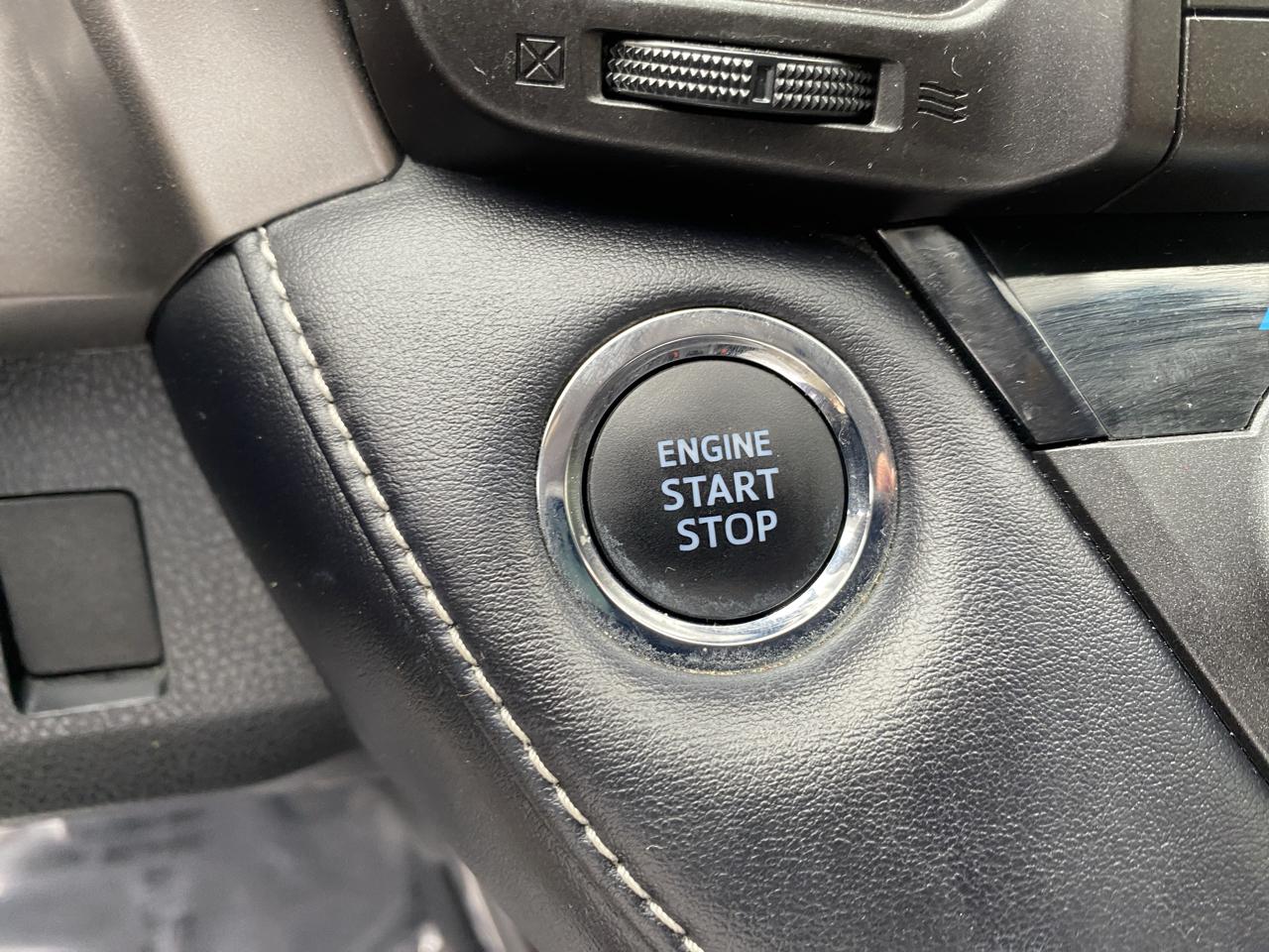 Toyota RAV4 XLE FWD (Natl) 2018