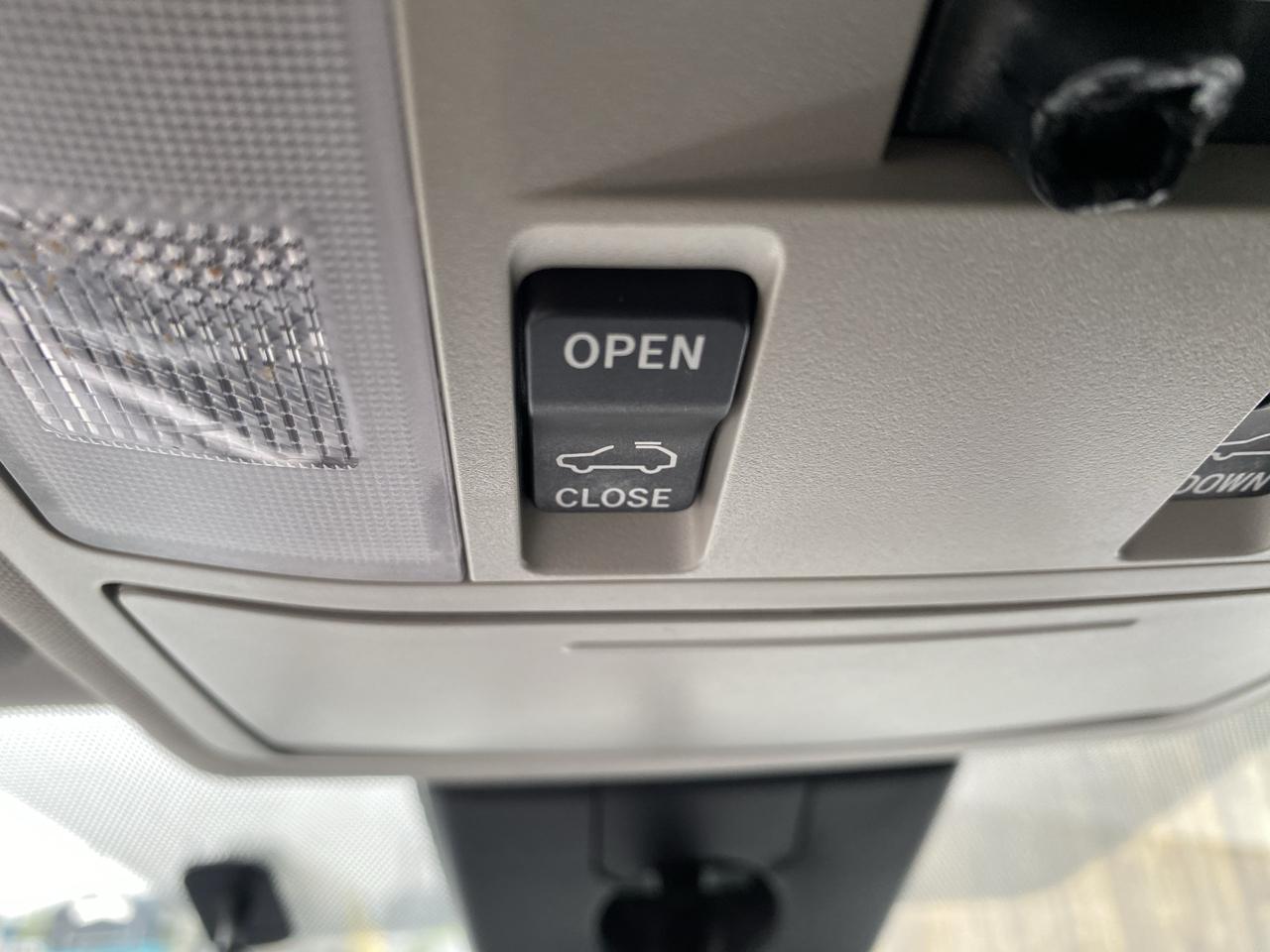 Toyota RAV4 XLE FWD (Natl) 2018