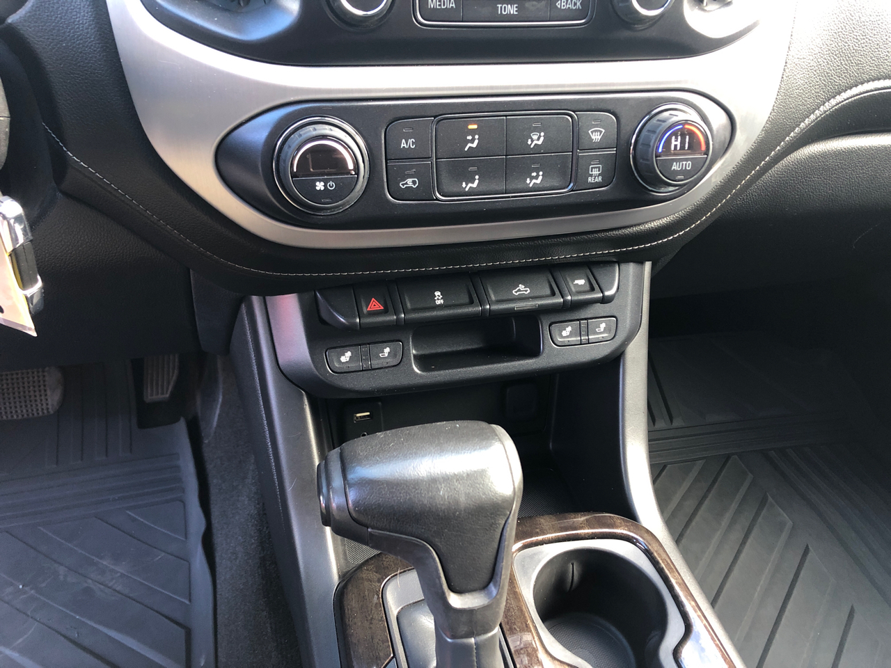 GMC Canyon 4WD Crew Cab 128.3" SLT 2015 GMC Canyon 4WD Crew Cab 128.3" SLT 2015