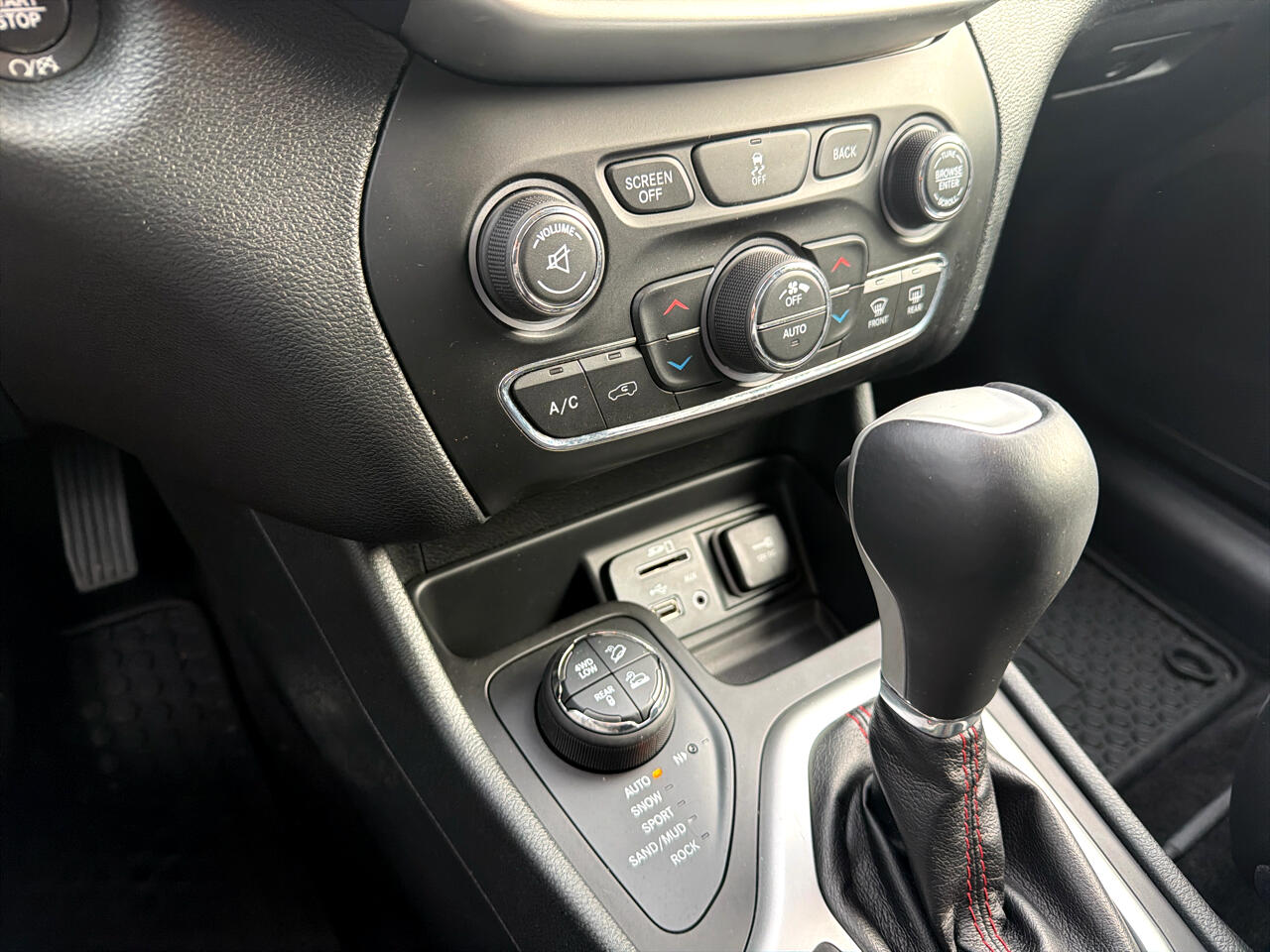 Jeep Cherokee 4WD 4dr Trailhawk 2015