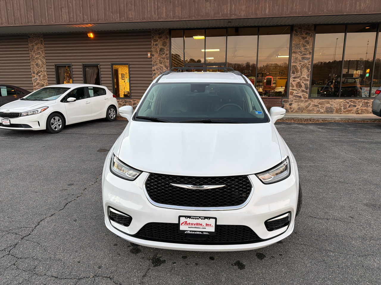 Chrysler Pacifica Touring L FWD 2022