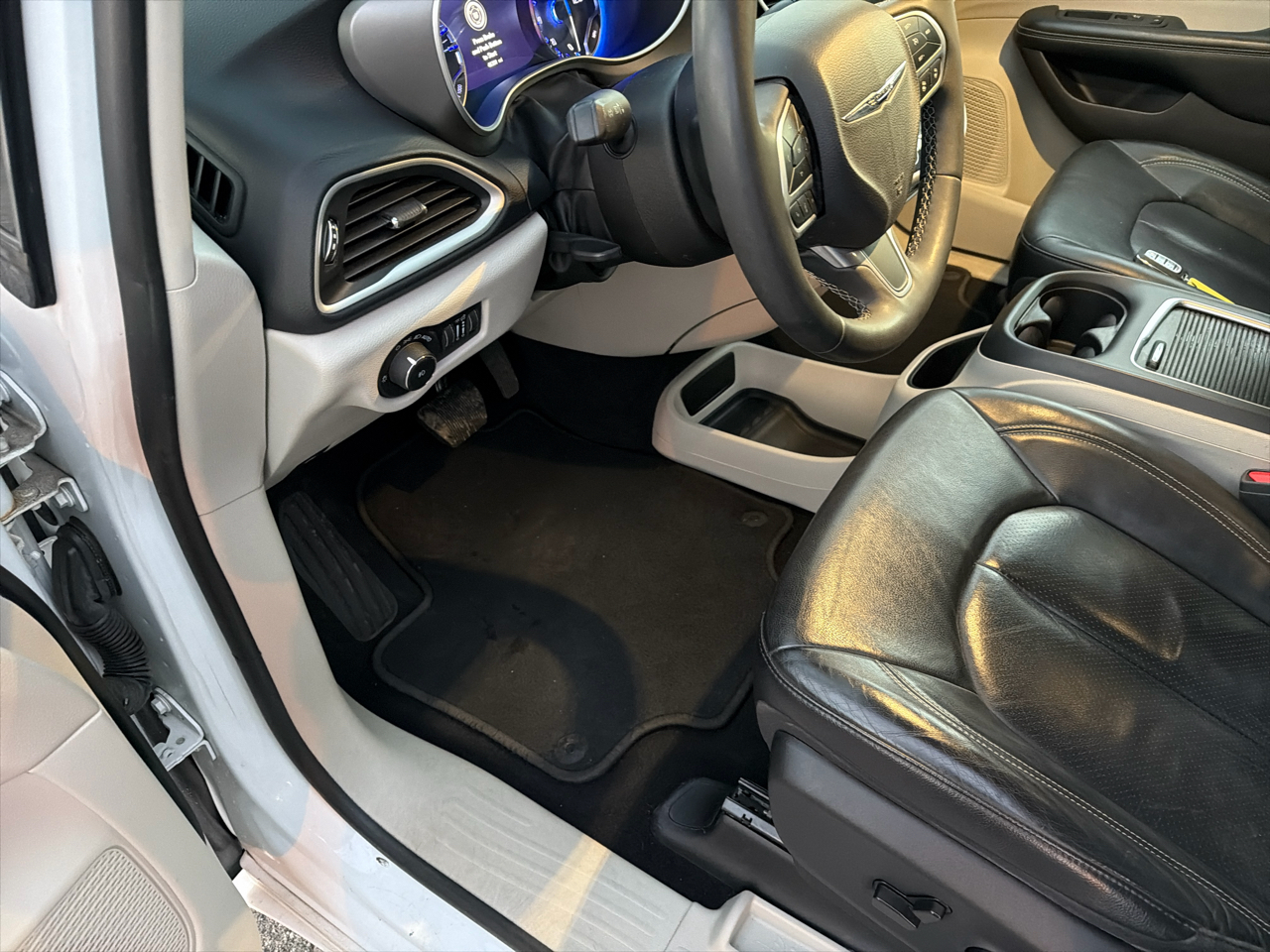 Chrysler Pacifica Touring L FWD 2022