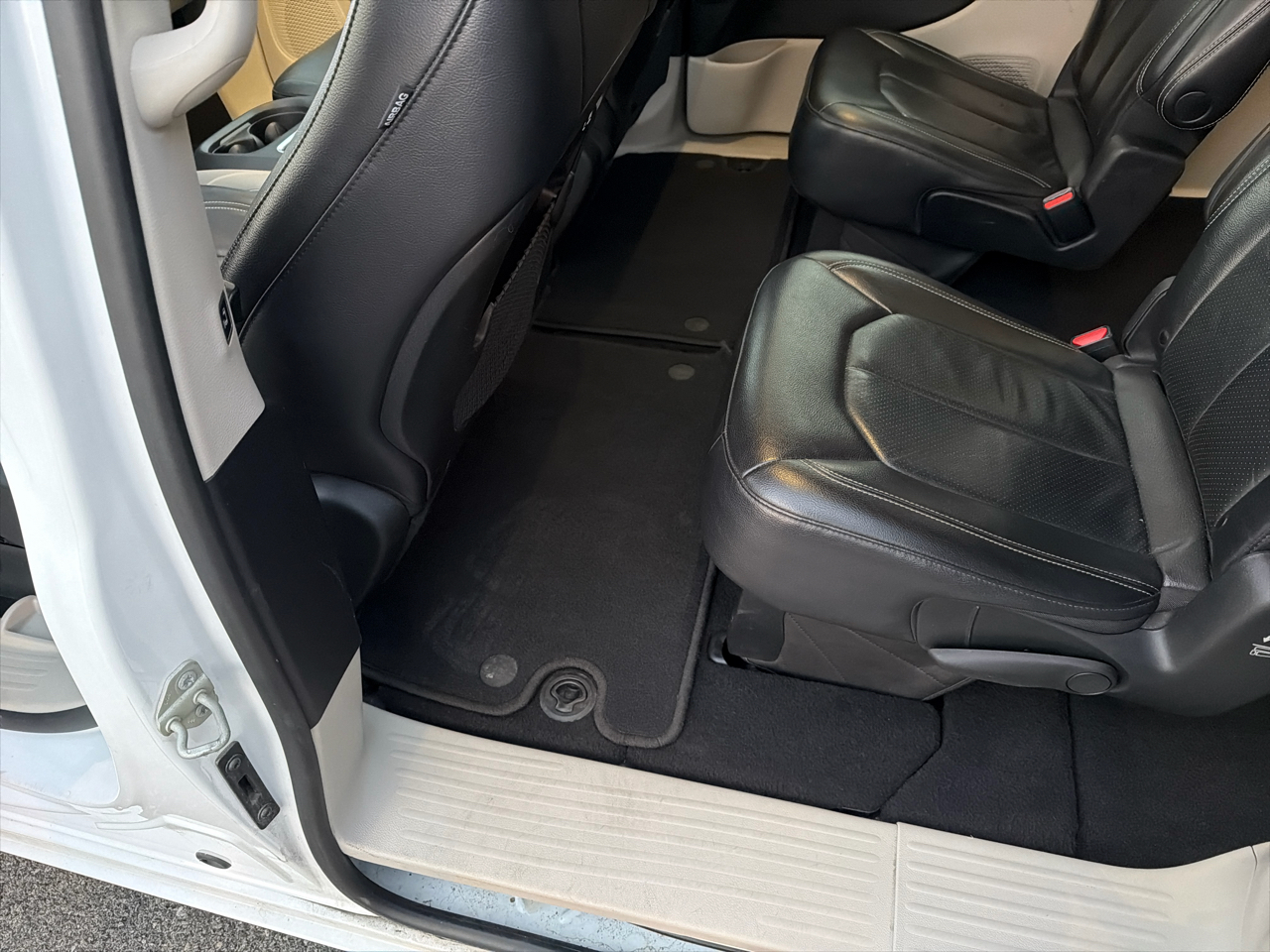 Chrysler Pacifica Touring L FWD 2022