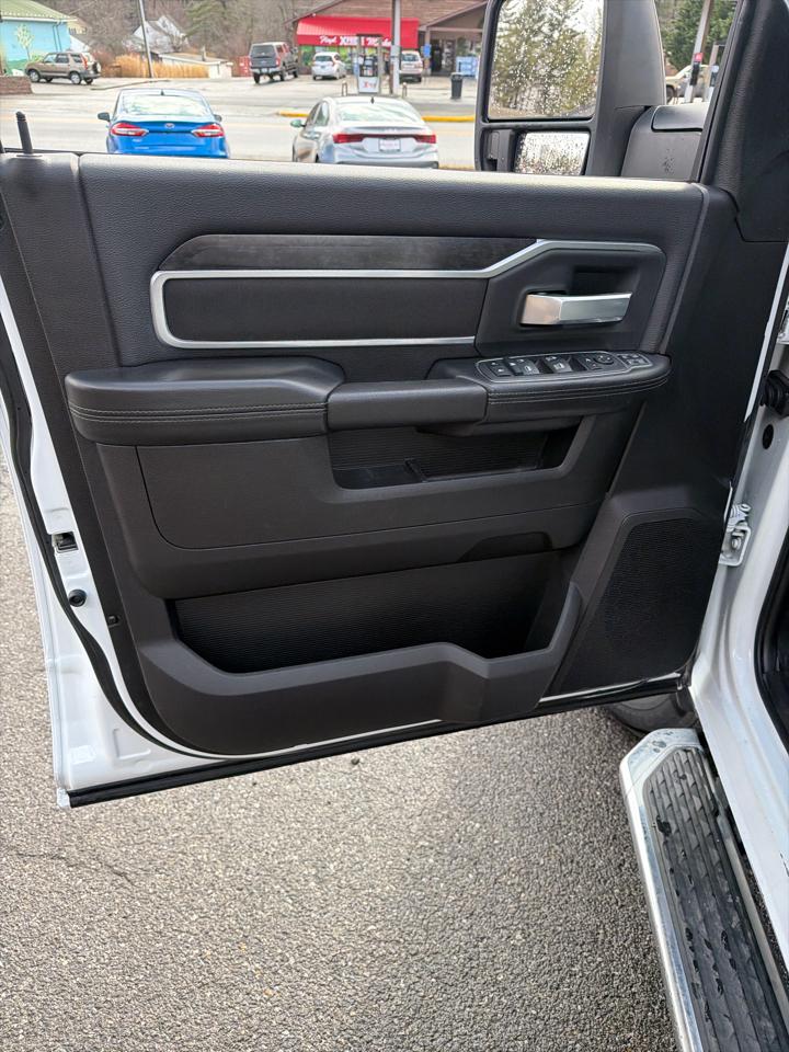 RAM 2500 Big Horn 4x4 Crew Cab 6'4" Box 2024