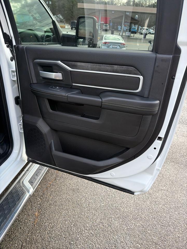 RAM 2500 Big Horn 4x4 Crew Cab 6'4" Box 2024