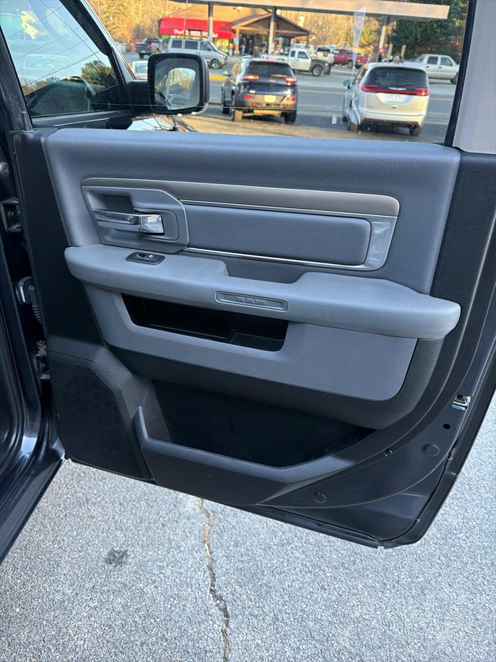 RAM 1500 Classic Big Horn 4x4 Crew Cab 5'7" Box 2019