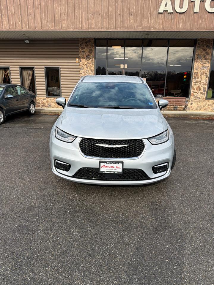Chrysler Pacifica Touring FWD 2023