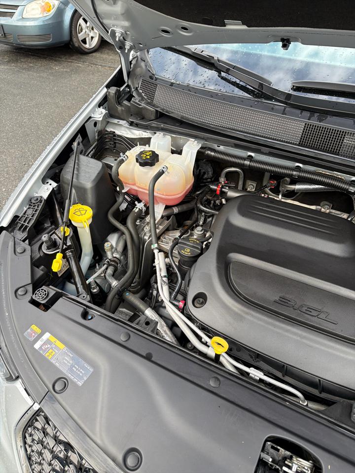 Chrysler Pacifica Touring FWD 2023