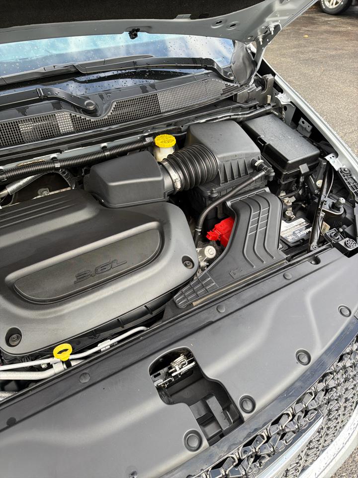 Chrysler Pacifica Touring FWD 2023