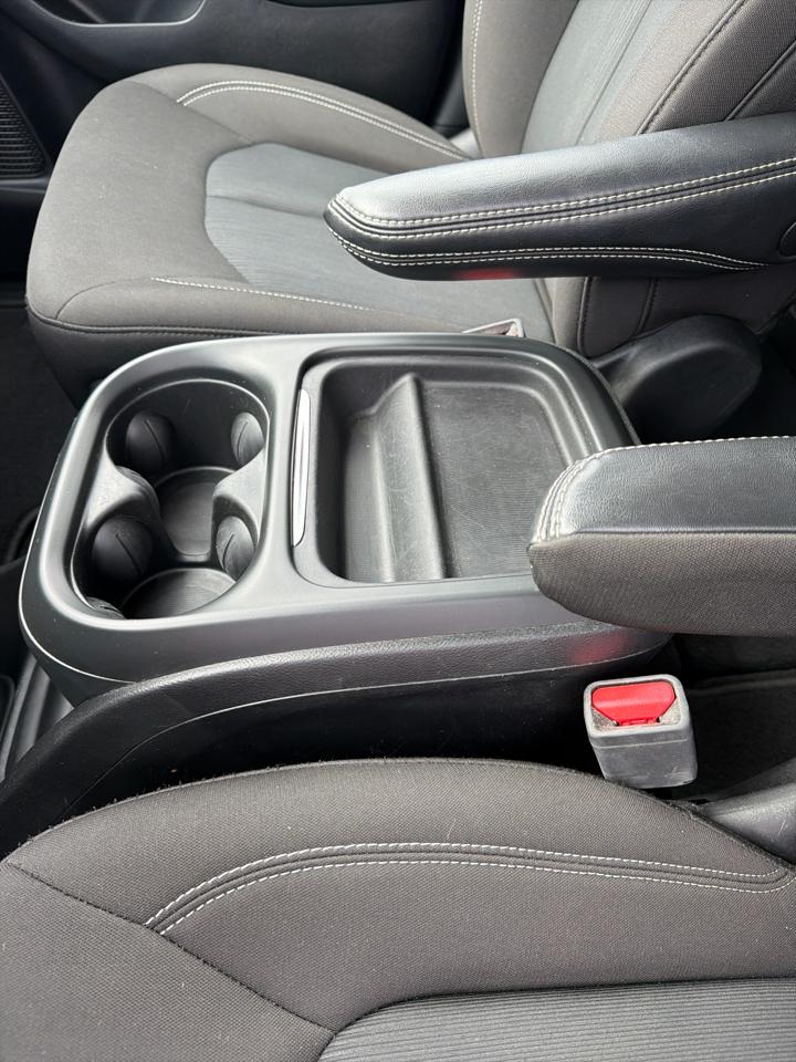 Chrysler Pacifica Touring FWD 2023