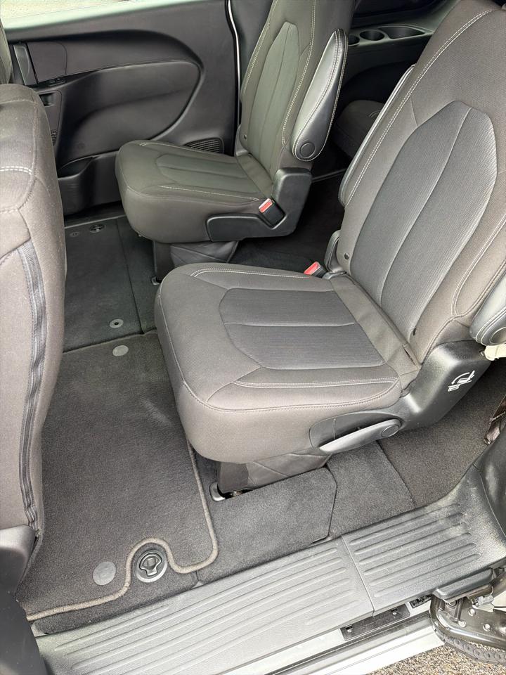 Chrysler Pacifica Touring FWD 2023