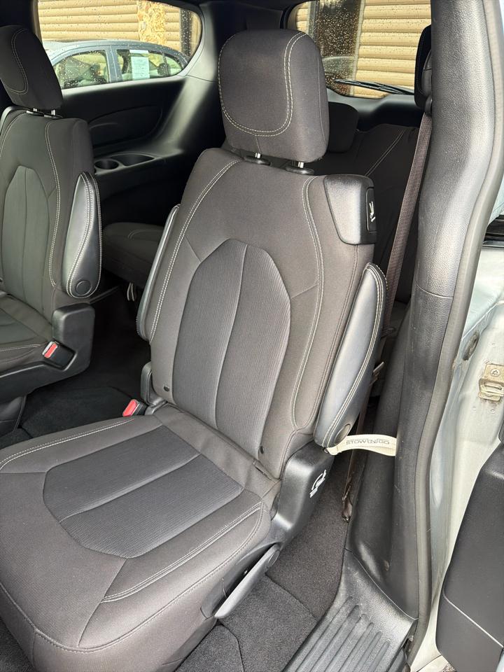 Chrysler Pacifica Touring FWD 2023