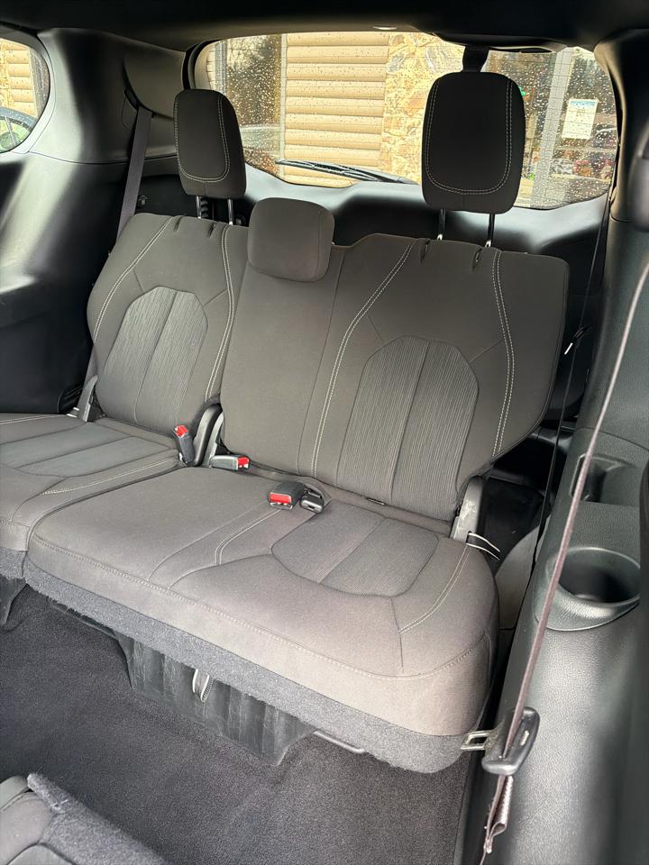 Chrysler Pacifica Touring FWD 2023