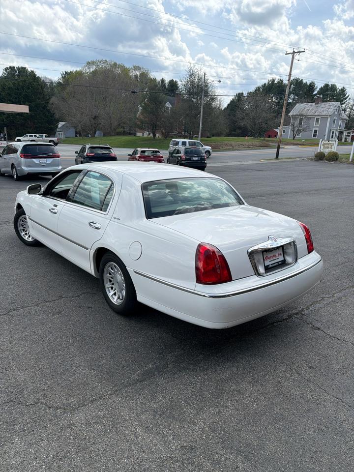 Lincoln Town Car 4dr Sdn Signature 1999